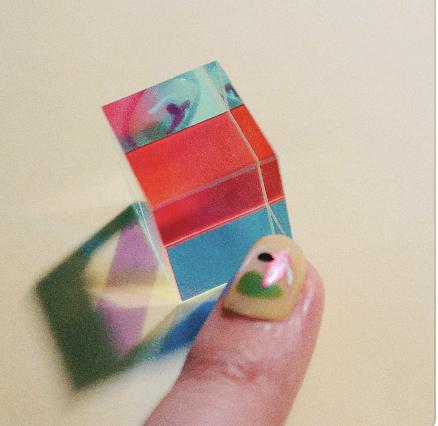 つめをぬるひと